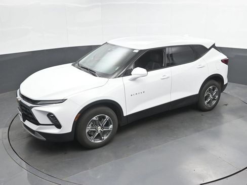 Used 2025 Chevrolet Blazer LT AWD/4WD image 35