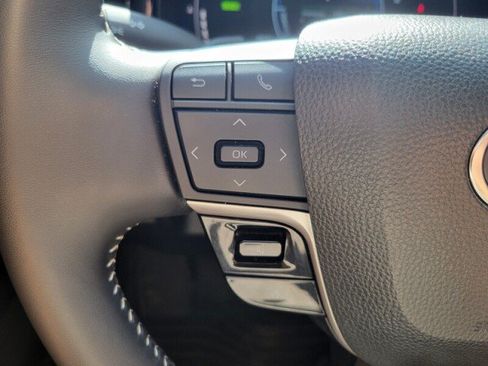Used 2025 Toyota Camry SE w/ Multimedia Upgrade Package FWD image 17