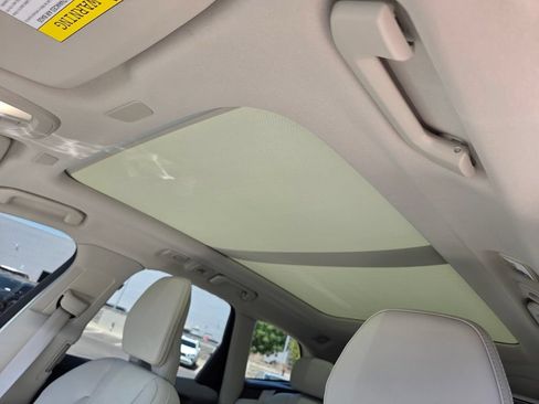 Used 2023 Volvo XC60 B5 Ultimate w/ Protection Package Premier FWD image 14