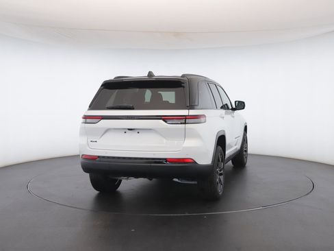 New 2025 Jeep Grand Cherokee Limited image 25