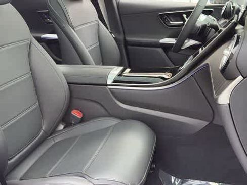 Used 2026 Mercedes-Benz GLC 300 4MATIC image 35