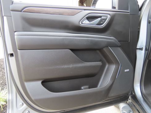 Used 2021 Chevrolet Tahoe Z71 w/ Luxury Package AWD/4WD image 21