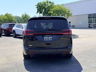 Used 2023 Chrysler Pacifica Touring-L w/ S Appearance Package