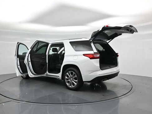 Used 2018 Chevrolet Traverse Premier w/ Driver Confidence II Package FWD image 34