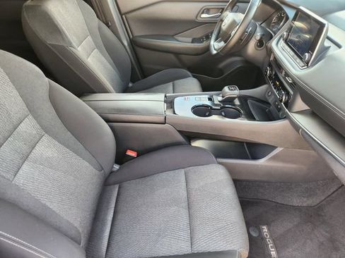 Used 2025 Nissan Rogue SV FWD image 14