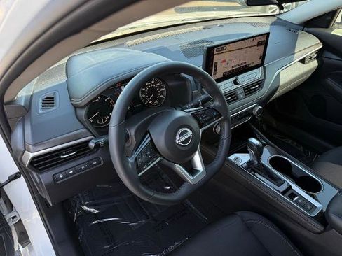 Certified 2024 Nissan Altima 2.5 SV w/ SV Premium Package image 19