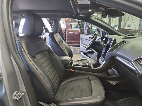 Used 2024 Ford Edge ST-Line image 10