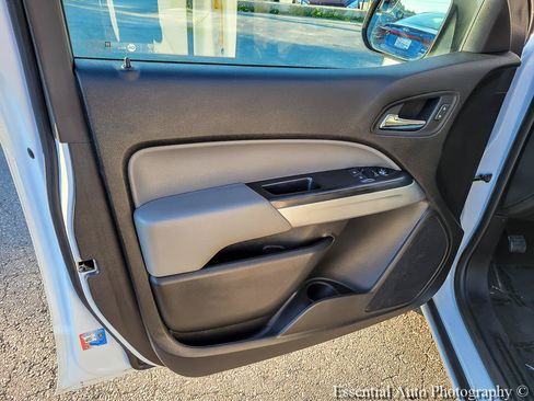 Used 2018 Chevrolet Colorado LT AWD/4WD image 24