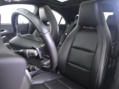Used 2018 Mercedes-Benz CLA 250 4MATIC image 29