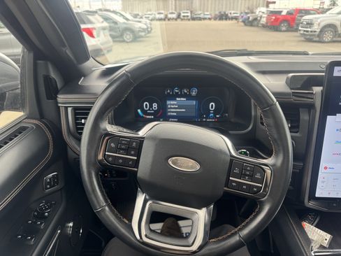Used 2023 Ford Expedition Max Platinum AWD/4WD image 9