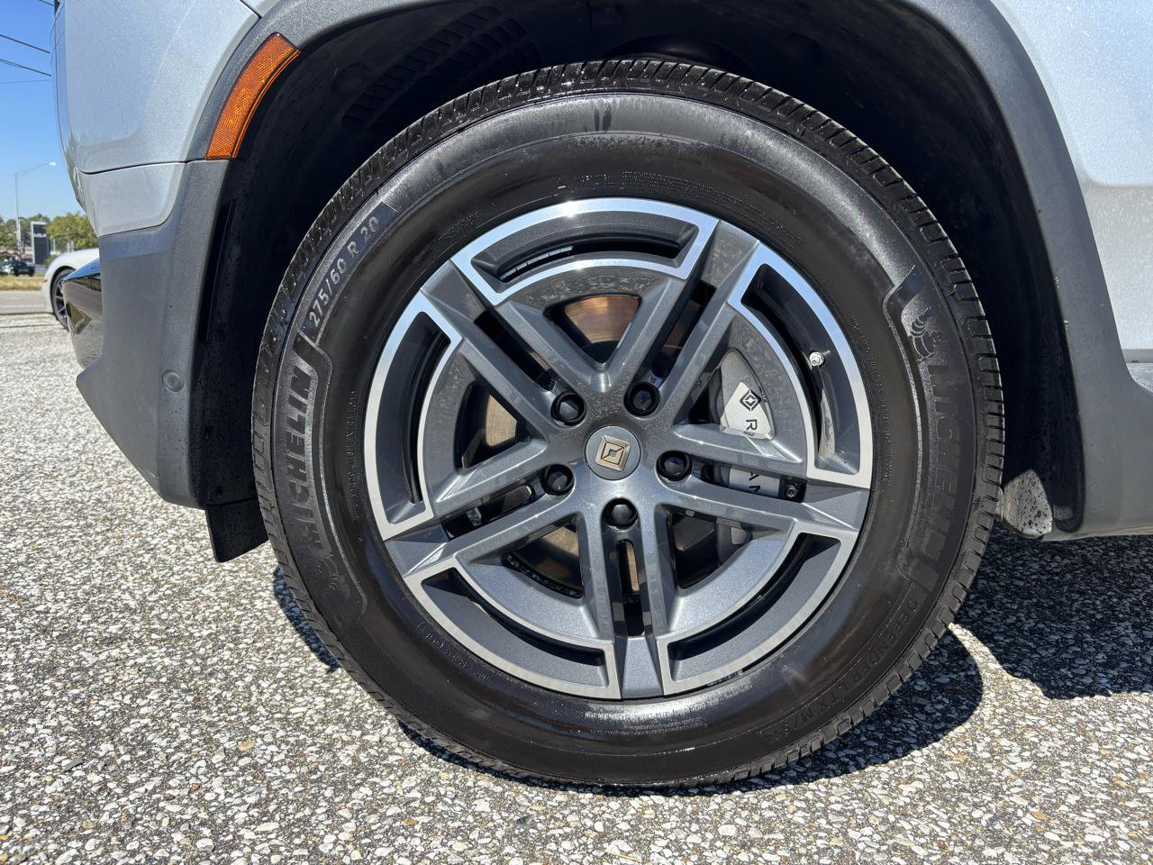 Used 2025 Rivian R1S Adventure Dual AWD/4WD image 28