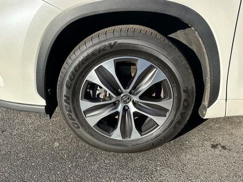 Used 2020 Toyota Highlander XLE image 9