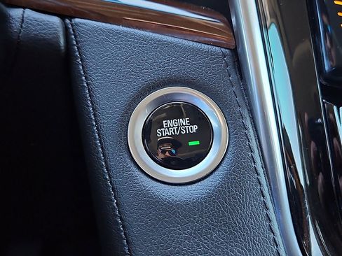 Used 2020 Cadillac Escalade Luxury w/ Escalade Sport Edition AWD/4WD image 26