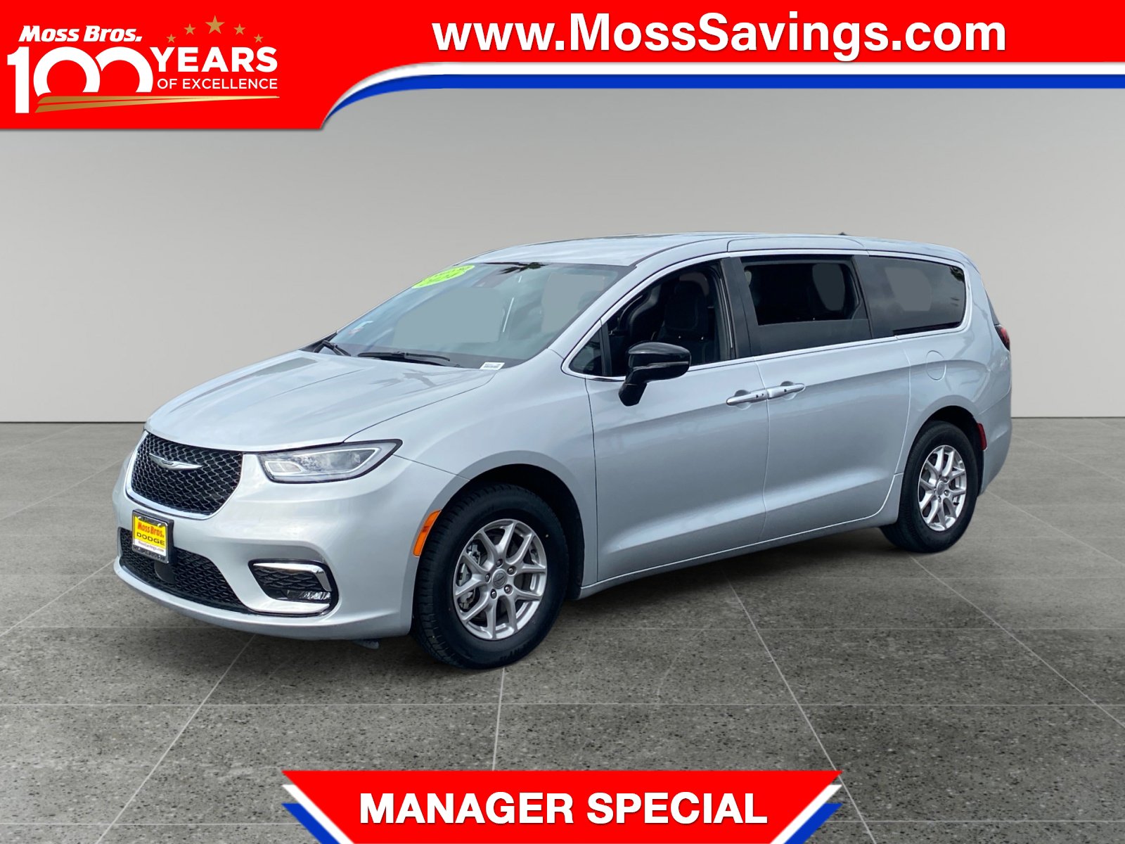 Used 2024 Chrysler Pacifica Touring FWD image 1
