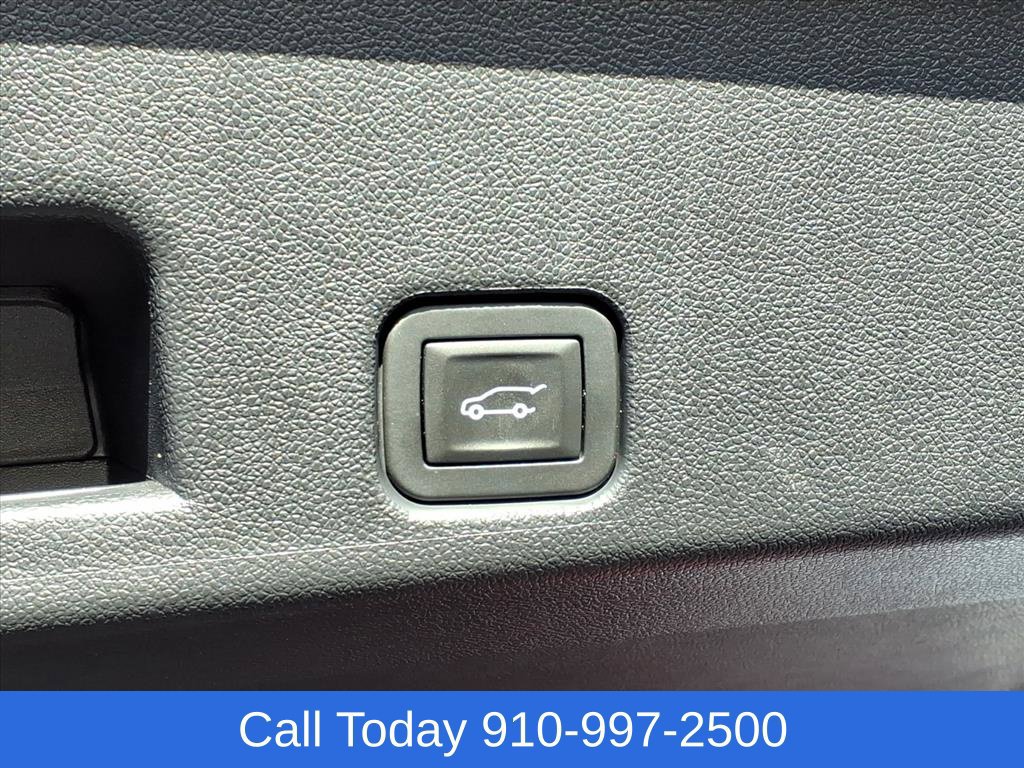 Used 2025 Chevrolet Traverse RS w/ LPO, Floor Liner Package FWD image 10
