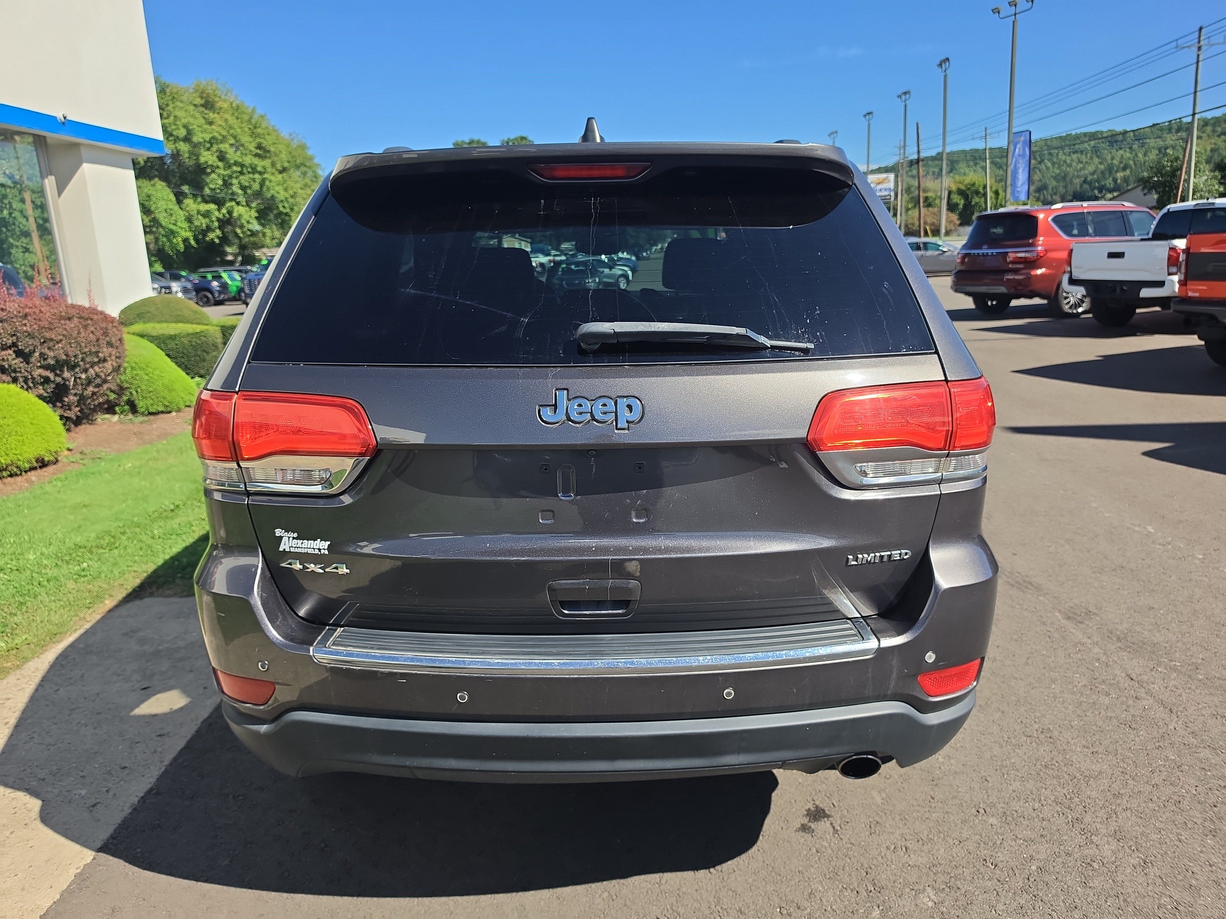 Used 2017 Jeep Grand Cherokee Limited AWD/4WD image 4