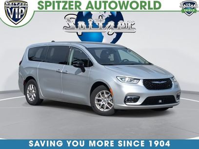 Used 2024 Chrysler Pacifica Touring-L