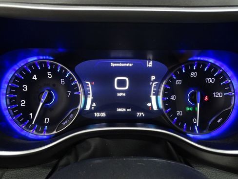 Used 2024 Chrysler Pacifica Touring-L image 28