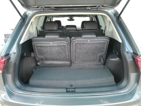 Used 2022 Volkswagen Tiguan SE w/ Panoramic Sunroof Package FWD image 10