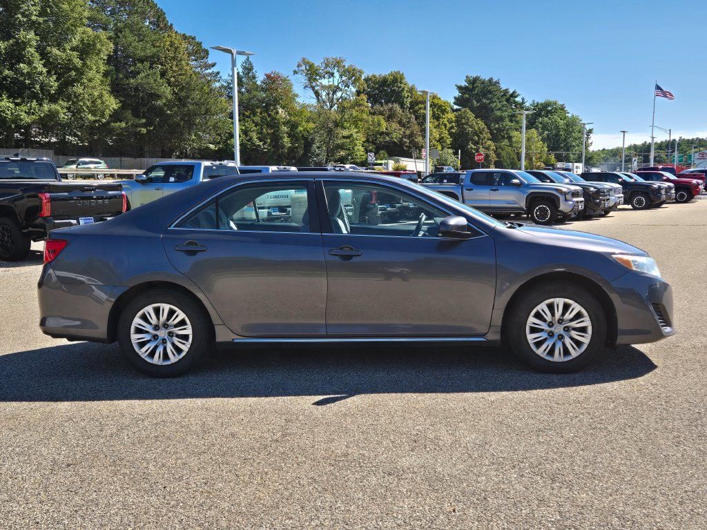 Used 2014 Toyota Camry LE FWD image 7