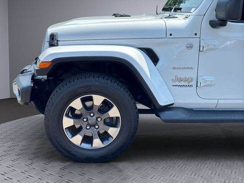 Used 2018 Jeep Wrangler Unlimited Sahara w/ Dual Top Group AWD/4WD image 30