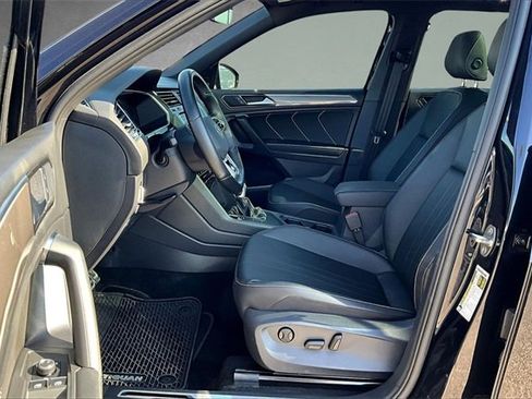 Used 2023 Volkswagen Tiguan SE R-Line image 25