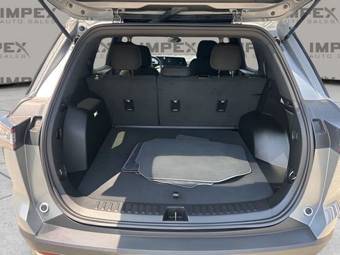 Used 2026 Chevrolet Equinox LT FWD image 28