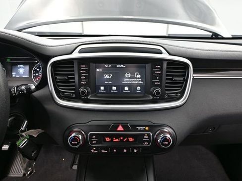 Used 2019 Kia Sorento AWD V6 image 28