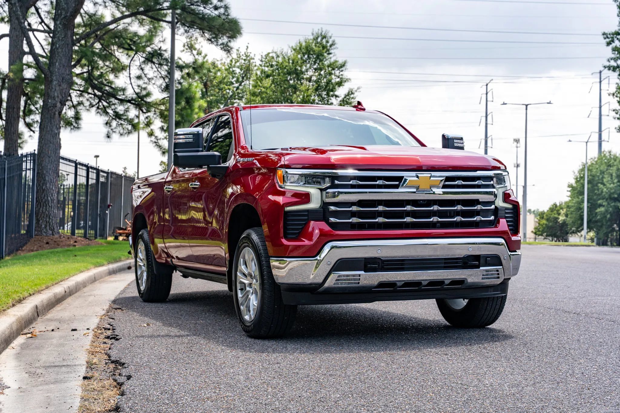 Used 2024 Chevrolet Silverado 1500 LTZ AWD/4WD image 3