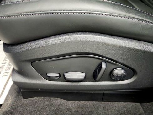 Used 2025 Porsche Macan Electric RWD image 11