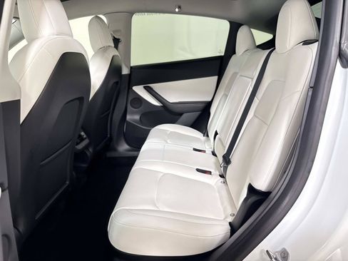 Used 2022 Tesla Model Y Performance AWD/4WD image 13