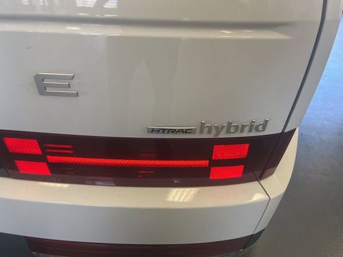 Used 2025 Hyundai Santa Fe Limited AWD/4WD image 9