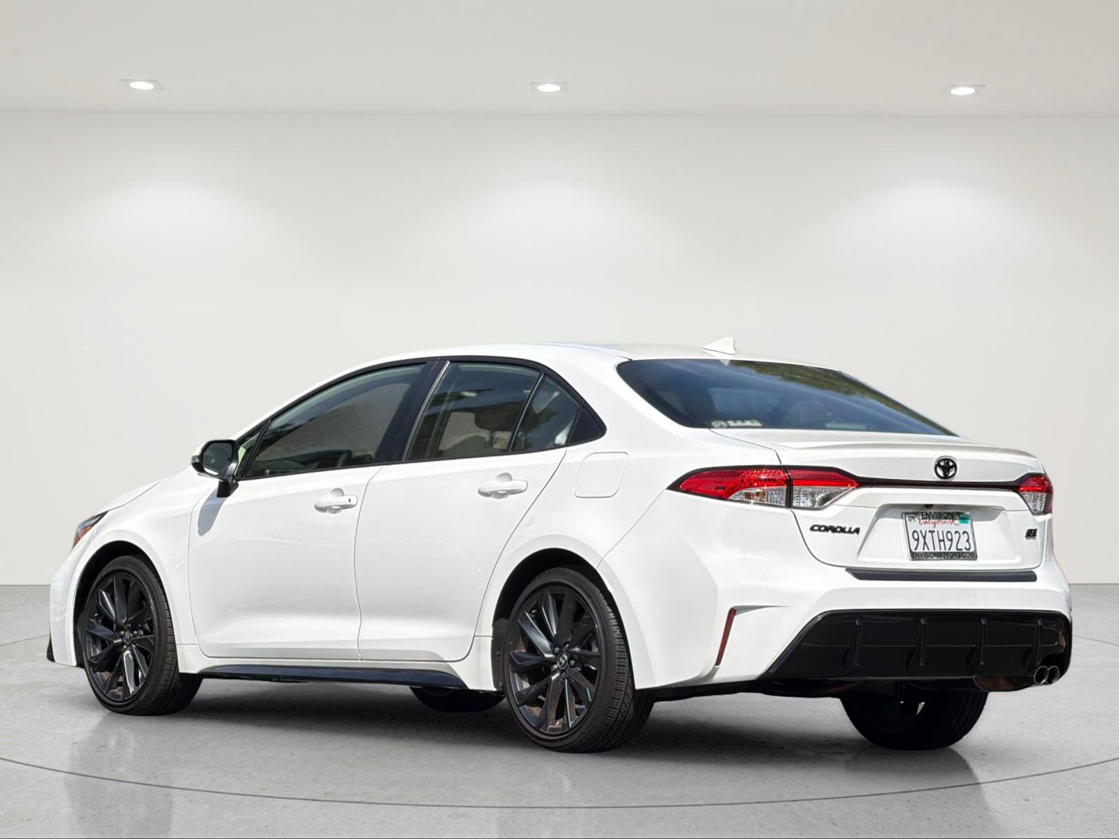Used 2026 Toyota Corolla SE FWD image 3