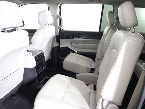 Used 2022 Jeep Wagoneer Series III w/ Premium Group I image 41