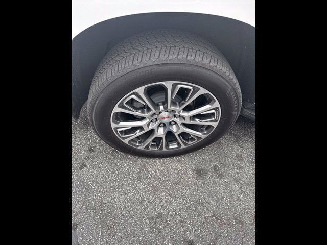 Used 2025 GMC Yukon Denali w/ LPO, Floor Liner Package AWD/4WD image 17