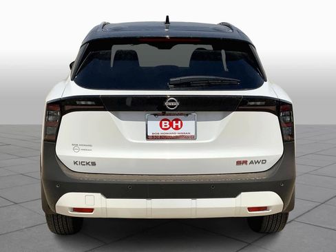 Used 2025 Nissan Kicks SR image 4
