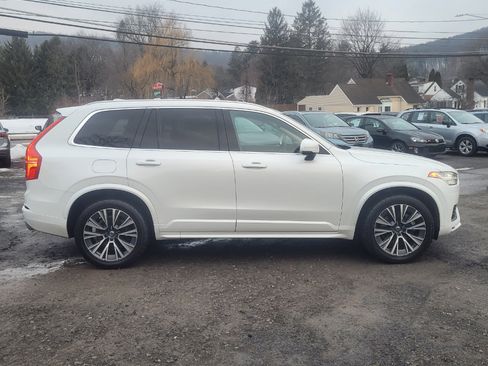 Used 2020 Volvo XC90 T5 Momentum w/ Protection Package Premier image 9