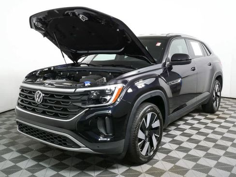 Certified 2025 Volkswagen Atlas Cross Sport SE FWD image 35
