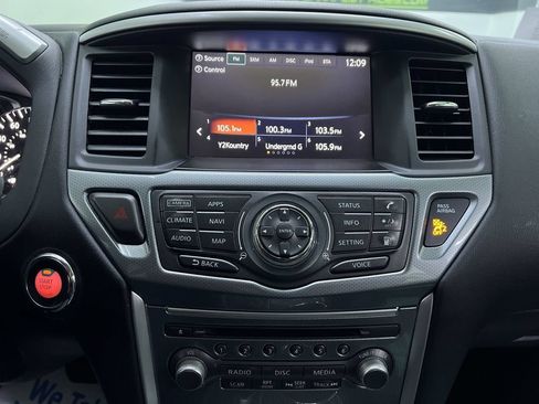 Used 2019 Nissan Pathfinder SL AWD/4WD image 21