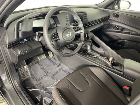 Used 2025 Hyundai Elantra Sport FWD image 3