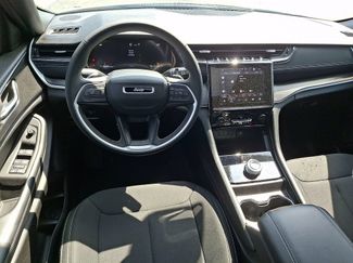 Used 2025 Jeep Grand Cherokee Laredo X AWD/4WD video 2