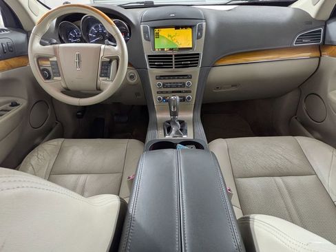 Used 2010 Lincoln MKT 2WD image 25