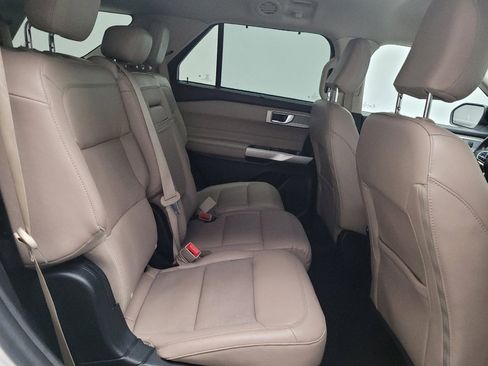 Used 2021 Ford Explorer Limited w/ Equipment Group 301A AWD/4WD image 19