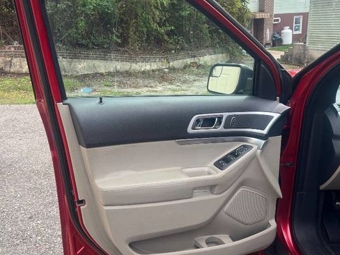 Used 2012 Ford Explorer XLT w/ Class III Trailer Tow Pkg image 2