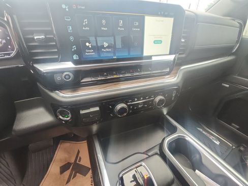 Used 2024 Chevrolet Silverado 1500 LT Trail Boss w/ Convenience Package II AWD/4WD image 19