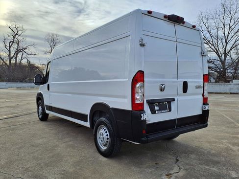 Used 2024 RAM ProMaster 2500 w/ Safety Group image 7