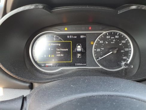 Used 2021 Nissan Versa SR w/ Convenience Package FWD image 14