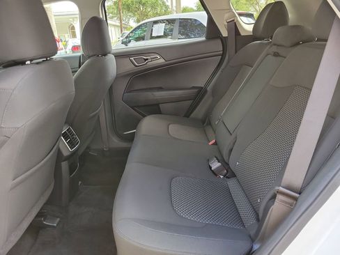 Used 2023 Kia Sportage LX FWD image 7