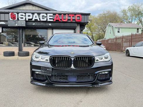 Used 2018 BMW 750i xDrive image 2