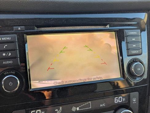 Used 2018 Nissan Rogue SV image 12